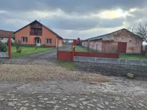 Proprietate mixtă de vânzare în Nădlac – Casă modernă + hală/grajd + teren mare - imagine 7