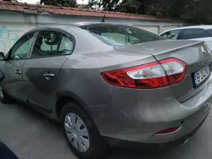 Renault-Fluence, 2010, al doilea proprietar, 138600 km, motor 1,6, benzina,stare f.f. buna, 3300 EUR - imagine 7