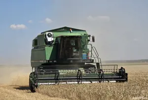 Vand combina agricola John Deere 2066