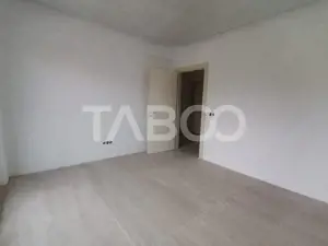 Casa individuala in natura terasa mare si piscina interioara Cisnadie - imagine 11