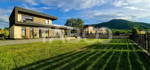 Casa individuala in natura terasa mare si piscina interioara Cisnadie - imagine 7