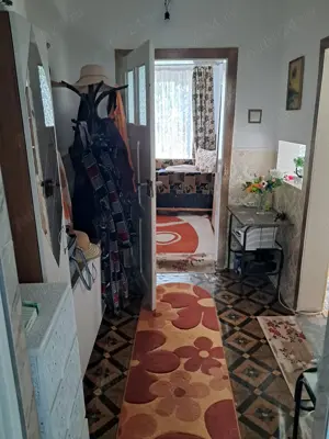Vând casă sau schimb cu apartament - imagine 2 Vând casă sau schimb cu apartament - imagine 2