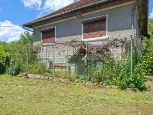 Casa 3 camere, hol cămara și beci