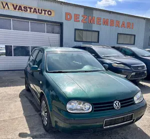 Dezmembram VW Golf 4 1.6 16V cod motor AZD 105CP an 2000-2005