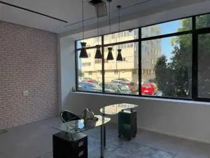 Poarta 6-spatiu comercial finisat modern cu 2 intrari