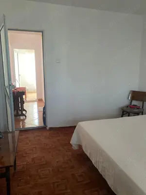 Vanzare apartament 4 camere micro 21 - imagine 2