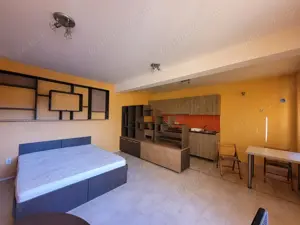 De închiriat apartament cu o cameră în zonă semicentrală