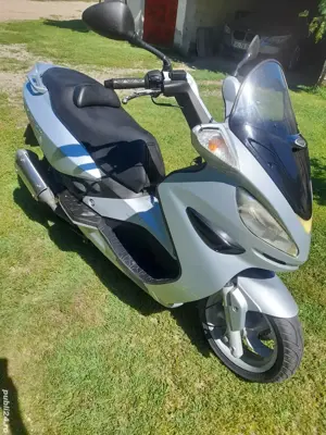 Vînd motoscuter Malaguti - imagine 2 Vînd motoscuter Malaguti - imagine 2