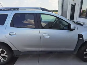 16200  Dacia Duster 2022 motor 1332cmc benzina 4x4 70000km - imagine 2