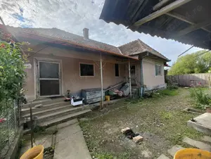 Casă bătrânească de vânzare