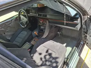 Mercedes Benz 200e w124