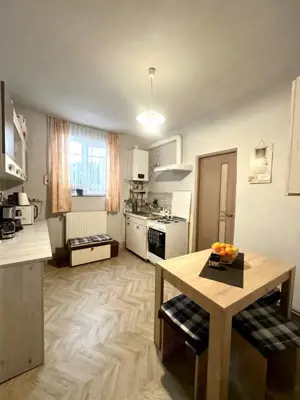 Apartament cu 3 camere la casa cu acces auto in curte Centru Oradea - imagine 4