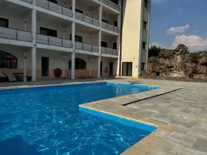 Domeniul Scrovistea angajeaza - Bucatar, Ospatar, Camerista (posibil sa fie si cuplu sau familie) 