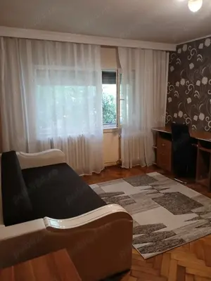 Închiriez apartament cu 2 camere