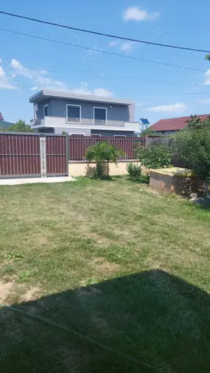 Casa la rosu  cu teren 1000mp Rm.Valcea - imagine 4 Casa la rosu  cu teren 1000mp Rm.Valcea - imagine 4