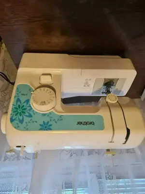 Vând mașină de cusut  - imagine 3