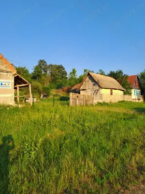 Teren cu construcții de vânzare - imagine 8