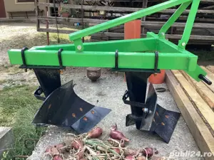 De vanzare plug cu 2 trupite pentru tractoras japonez