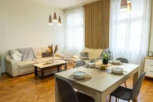 Apartament cu farmec istoric, Piața Victoriei, 63 mp utili , lift - imagine 2