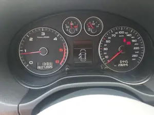 Audi a3 din 2010 - imagine 3