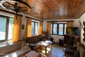 Bran - Casa pe strada Valea Portii, 223 mp, 4 dormitoare - imagine 2