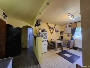 Decomandat cu centrala propie