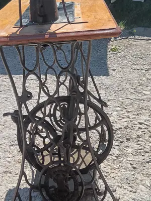 Mașina de cusut Singer 