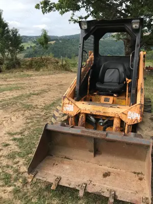 Vând încărcător frontal Mustang 