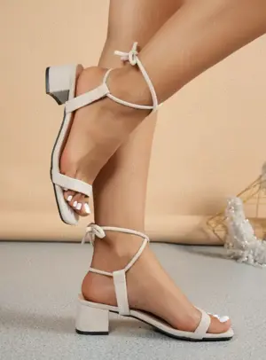 Sandale toc patrat, bej, mar.38.5 - 24,5 cm.