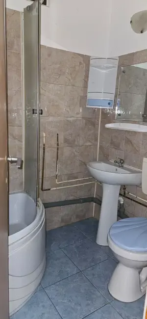 Ideal investitie!!! Garsoniera Badea Cartan ... etajul 3 - imagine 3 Ideal investitie!!! Garsoniera Badea Cartan ... etajul 3 - imagine 3