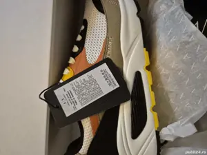 Vând sneakers Armani Exchange 42