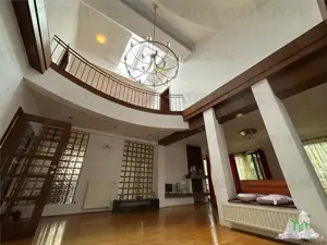 Casa spatiu birou de inchiriat in zona Damaroaia