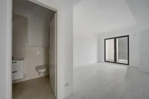 APARTAMENT CU TERASA GENEROASA SI VEDERE UNICA CATRE LAC - imagine 7