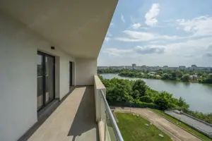 APARTAMENT CU TERASA GENEROASA SI VEDERE UNICA CATRE LAC - imagine 13