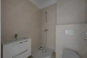 APARTAMENT CU TERASA GENEROASA SI VEDERE UNICA CATRE LAC - imagine 10