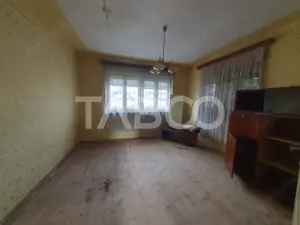 Casa de vanzare in Mandra 140 mp utili curte sura anexe 3 beciuri - imagine 2