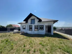 Case de vanzare  , 130 mp construiti , 500 mp teren , zona rezidentiala Scheia 