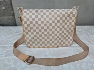 Louis Vuitton, poseta dama, geanta messenger din piele ecologica, Bej