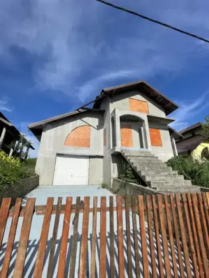 Casă la Roșu - 270 MP - Vedere Panoramică - Fălticeni