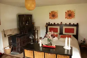 Casă tradițională renovată (2023), 3 anexe, 22.696 mp teren   zona Leghin, Neamt - imagine 8