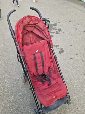 Cărucior sport tip umbrelă    