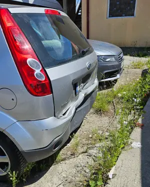 Ford Fiesta automat avariat - imagine 8 Ford Fiesta automat avariat - imagine 8