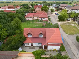 Casa individuala, curte si beci, zona centrala, Sanpetru!