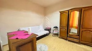 Apartament la curte comuna in zona Garii, renovat, centrala termica