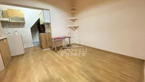 Apartament la curte comuna in zona Garii, renovat, centrala termica - imagine 5