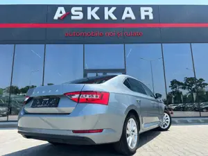 Skoda Superb - imagine 5
