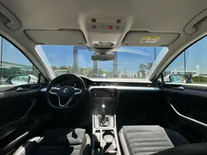 Volkswagen Passat - imagine 12