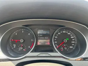 Volkswagen Passat - imagine 11