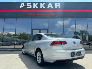 Volkswagen Passat - imagine 8