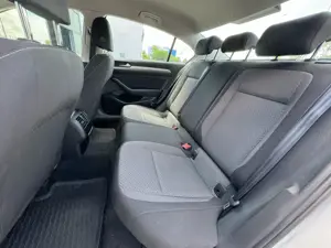 Volkswagen Passat - imagine 18